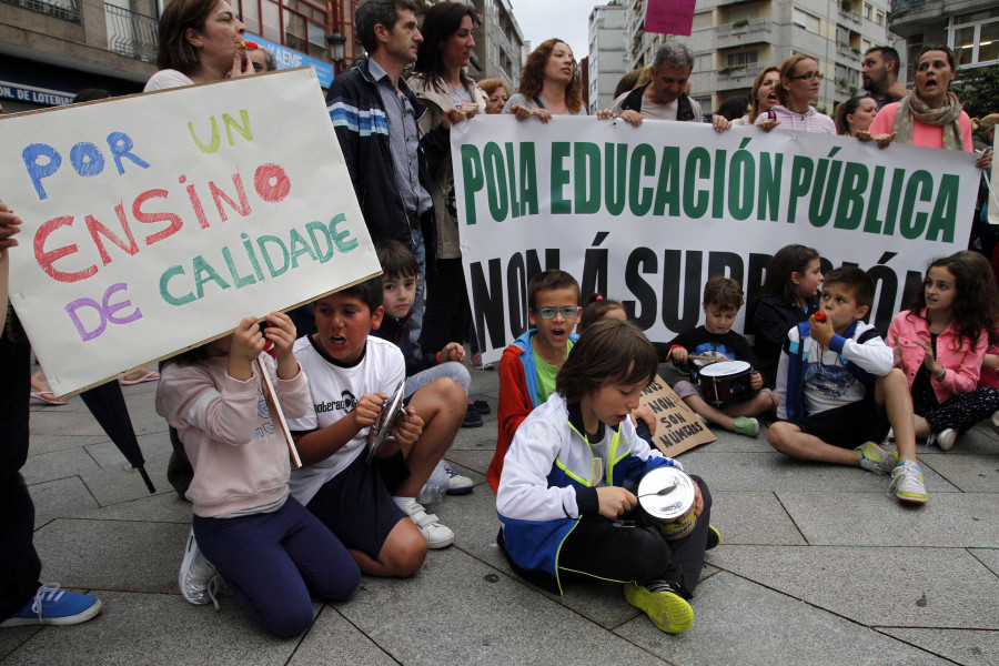 Las familias del colegio O Piñeiriño desconvocan la protesta tras lograr  el desdoble del aula