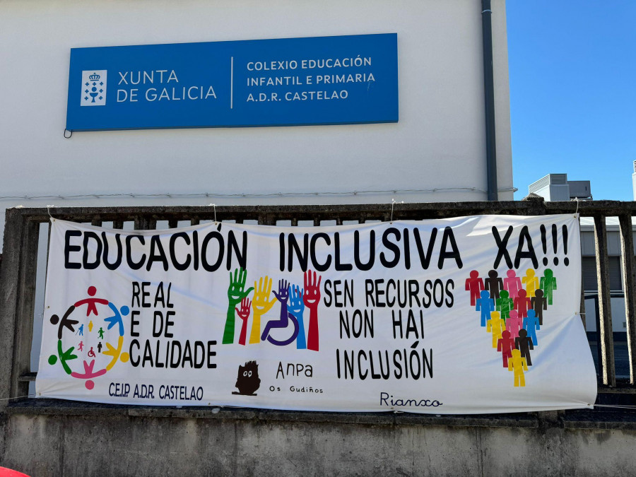 Rianxo teñirá el Consistorio de azul para apoyar las demandas de la comunidad educativa