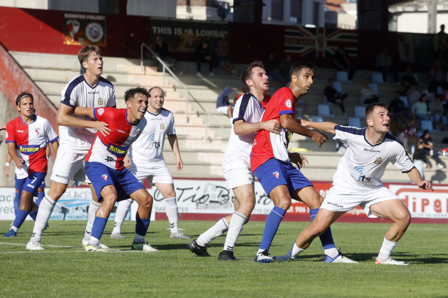 El Arosa defrauda en su debut