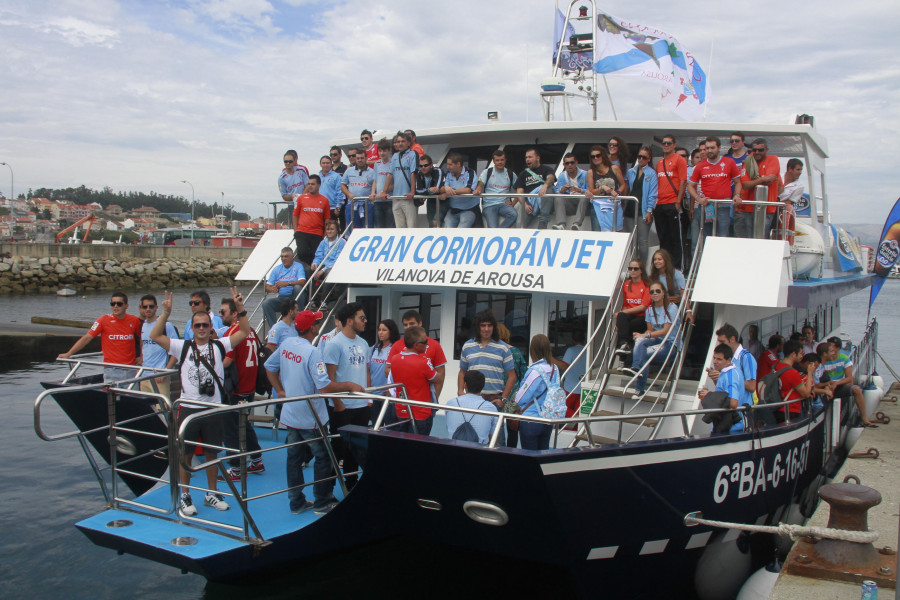 La peña Os Carcamáns vuelve a surcar los mares para animar el domingo al Celta