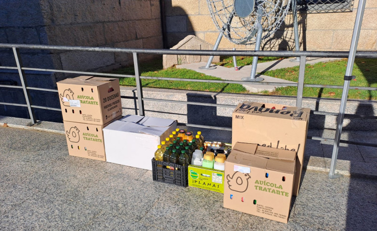 El PSOE recauda 450 kilos de alimentos y productos básicos en la Carreira Popular de Meaño