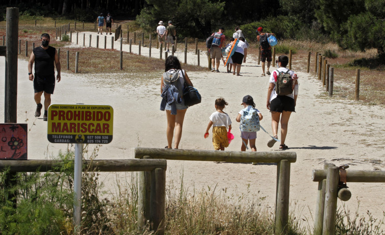 A Illa avanza en la protección de Carreirón al vallar la duna de Os Petóns