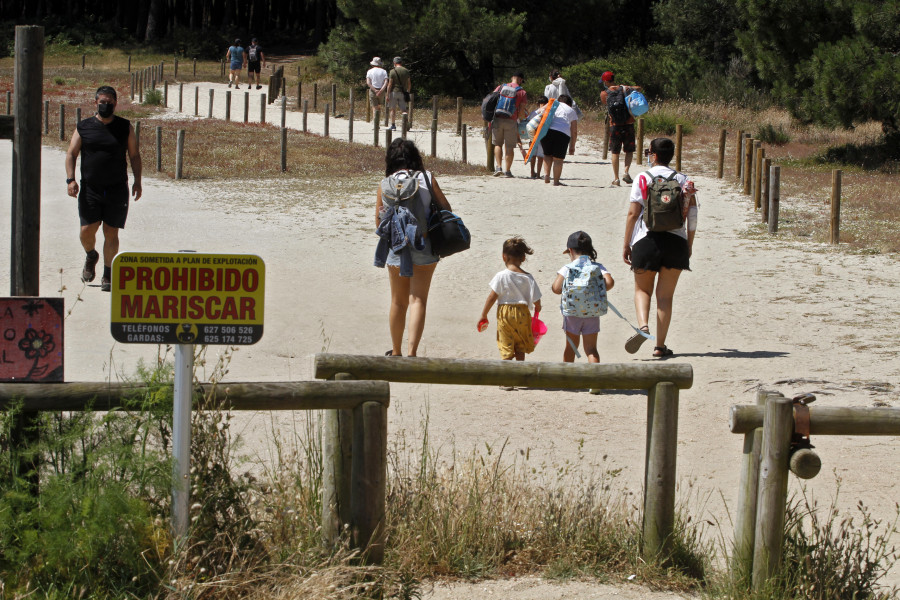 A Illa avanza en la protección de Carreirón al vallar la duna de Os Petóns