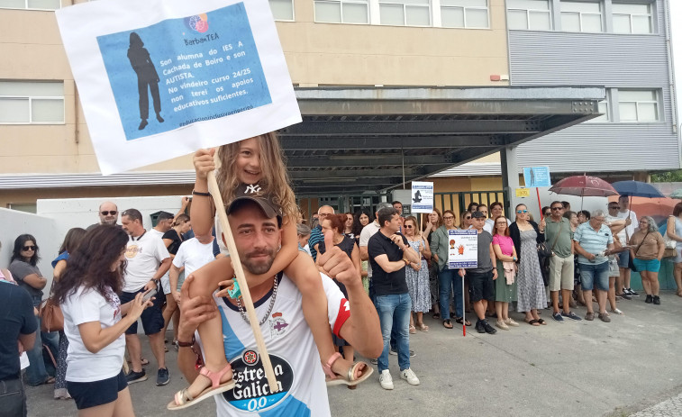 Las protestas por la falta de maestros de apoyo educativo marcarán el inicio del curso en Boiro y Rianxo