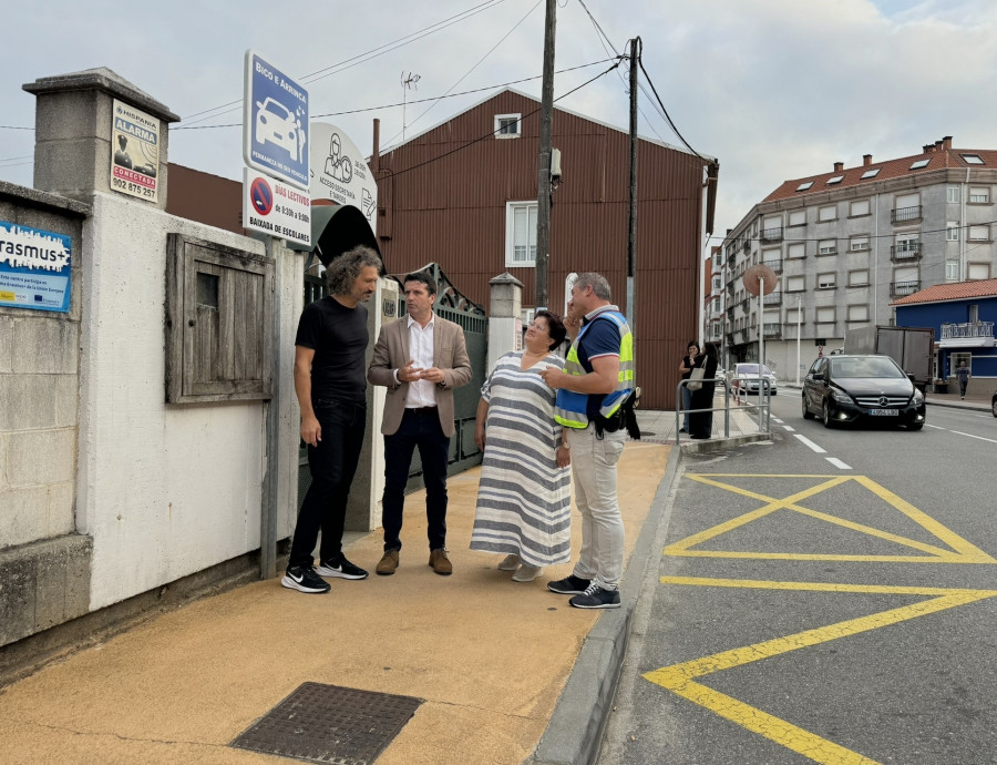 Boiro implanta el “Bico e Arrinca”: una zona para parar el coche y dejar a los niños con seguridad