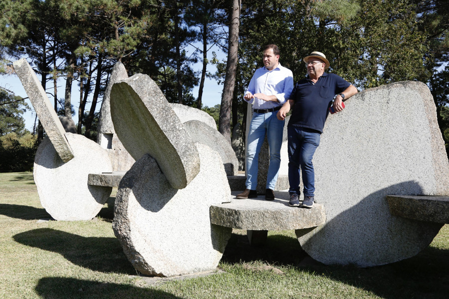 El diputado provincial Jorge Cubela visita el museo al aire libre de la Fundación Manolo Paz