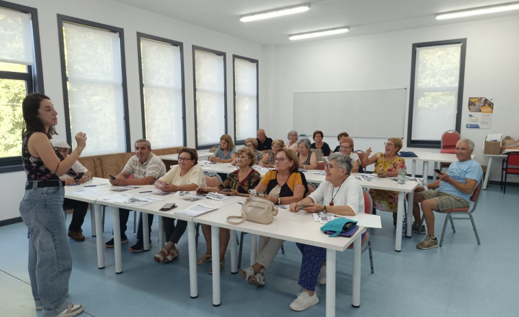 Pedir cita con el médico online o ir al cajero del banco: Catoira enseña a sus mayores a defenderse con las tecnologías