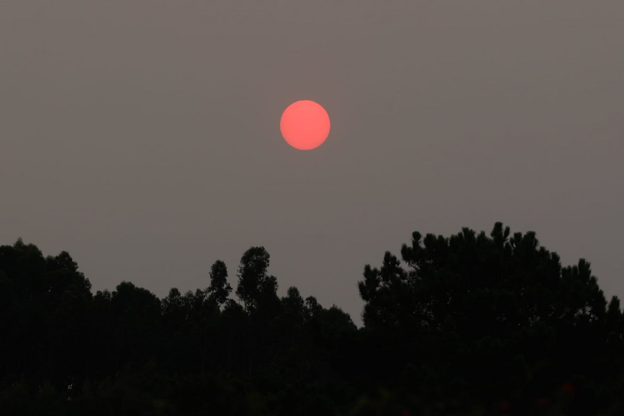 Un sol rojo preside los cielos de Arousa