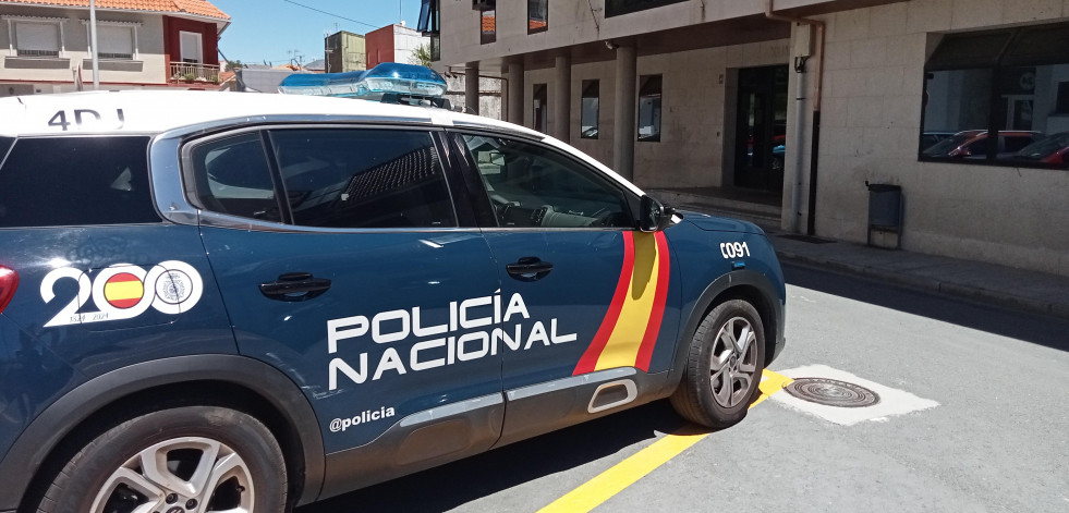 Rescatan a una mujer que llevaba tirada en el suelo de su casa tres días en Ribeira