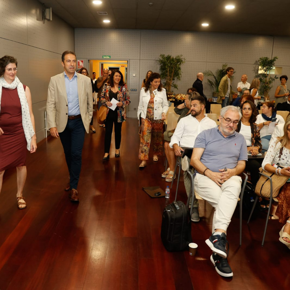 Mar fija para el día 25 la reunión con las cofradías para hablar de si abrir o no las zonas de libre marisqueo