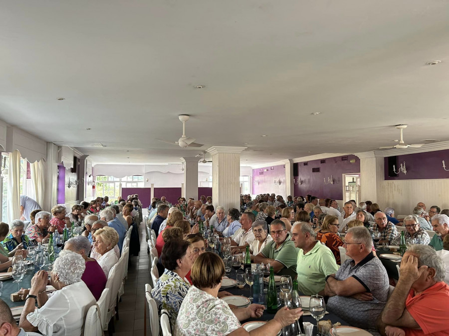 Más de 200 mayores se apuntan al Xantar de A Guadalupe, que hoy espera el Feirón Mariñeiro