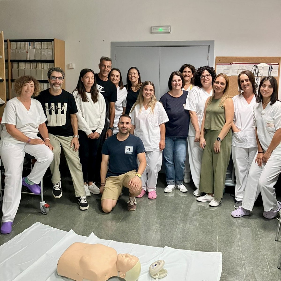 Profesionales del área sanitaria de O Salnés imparten un curso de Soporte Vital Básico para técnicos de radiodiagnóstico del Hospital