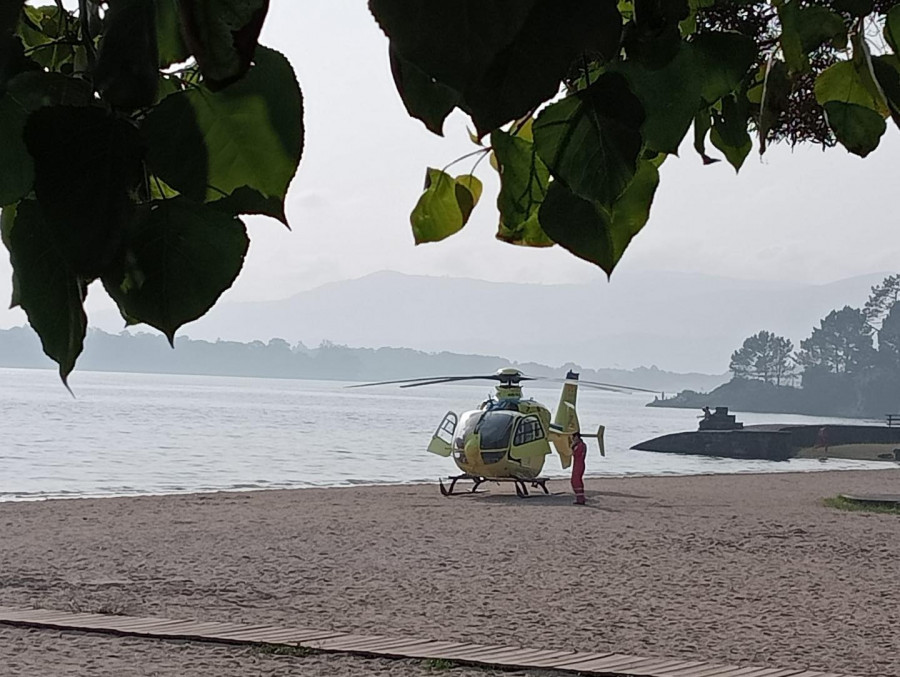 Fallece un hombre en la playa de Tanxil tras ser rescatado del mar