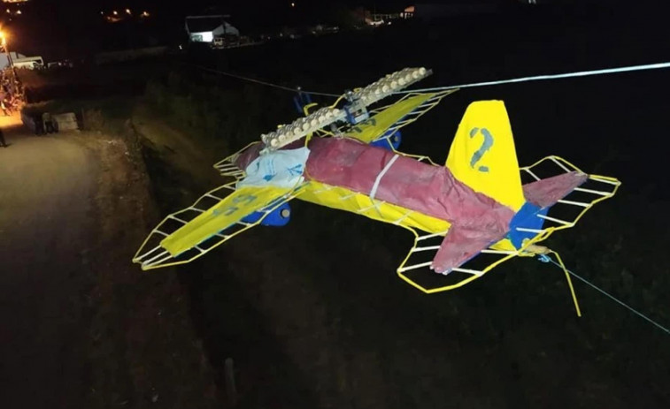 El avión pirotécnico volverá a surcar el cielo en las fiestas de San Vicente de Nogueira