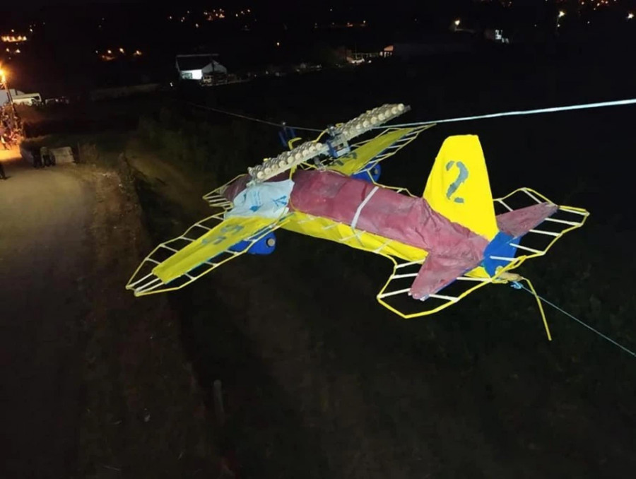 El avión pirotécnico volverá a surcar el cielo en las fiestas de San Vicente de Nogueira