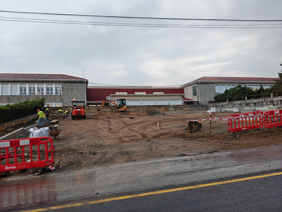 Somos denuncia que el aparcamiento de la calle Condesa sigue en obras pese al inicio del curso escolar