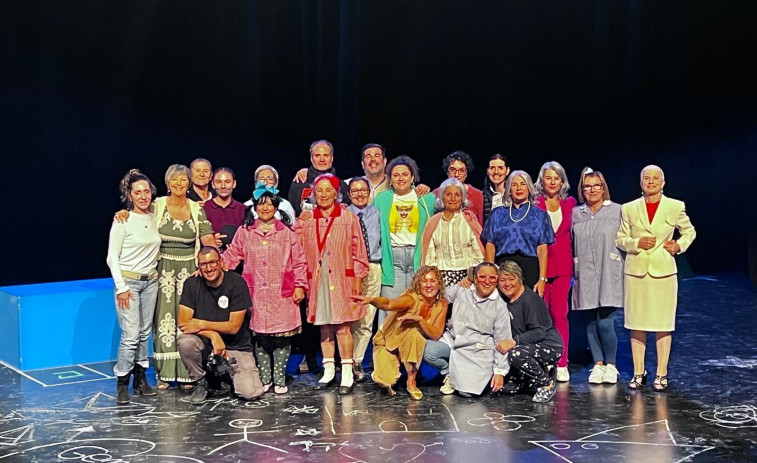 El grupo municipal de teatro llena el Auditorio de Ribeira con más de cuatrocientos espectadores