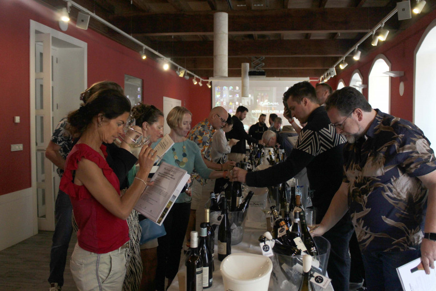 La Wine Scholar Guild visita la DO Rías Baixas: “Sus albariños no tienen nada que ver con los del resto del mundo”