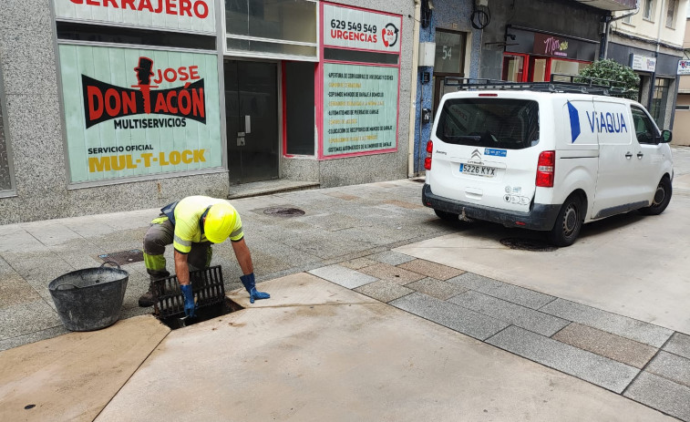 Ribeira realiza tareas de limpieza en la red de alcantarillados para prevenir inundaciones