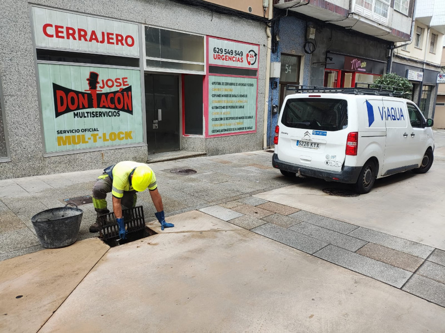 Ribeira realiza tareas de limpieza en la red de alcantarillados para prevenir inundaciones