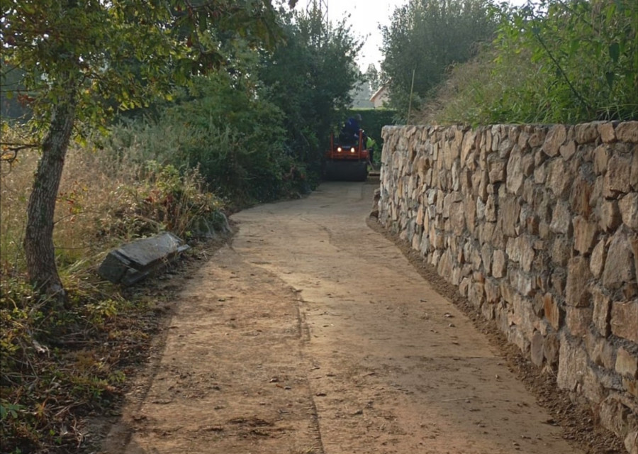 La recuperación de senderos que unen el río Breiro y Mañóns, por 100.336 euros, ya está en marcha