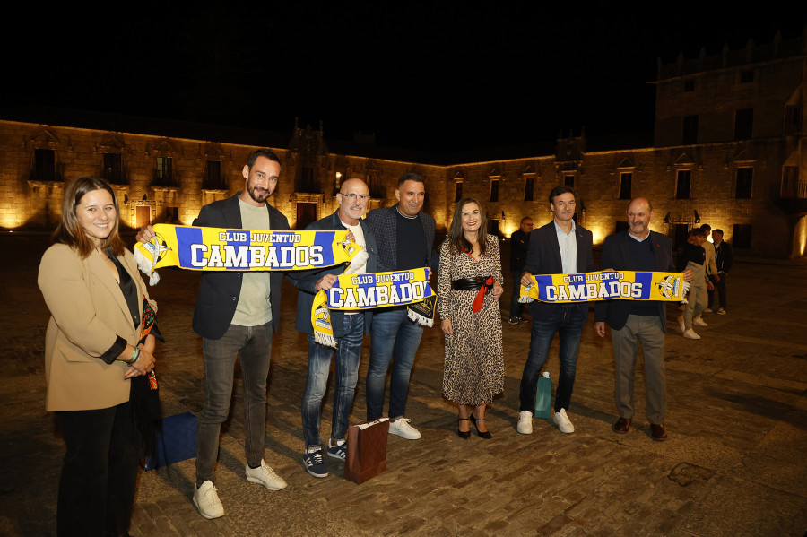 Cambados enamora a los seleccionadores Luis de la Fuente y Santi Denia