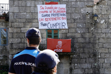 La Policía esta semana, ante la capilla  G. S.