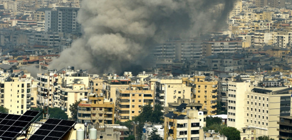 Cientos de personas acampan en las calles de Beirut tras huir de los ataques israelíes