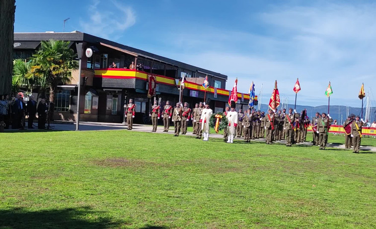 Casi un centenar de civiles juran la bandera de España en Vilagarcía