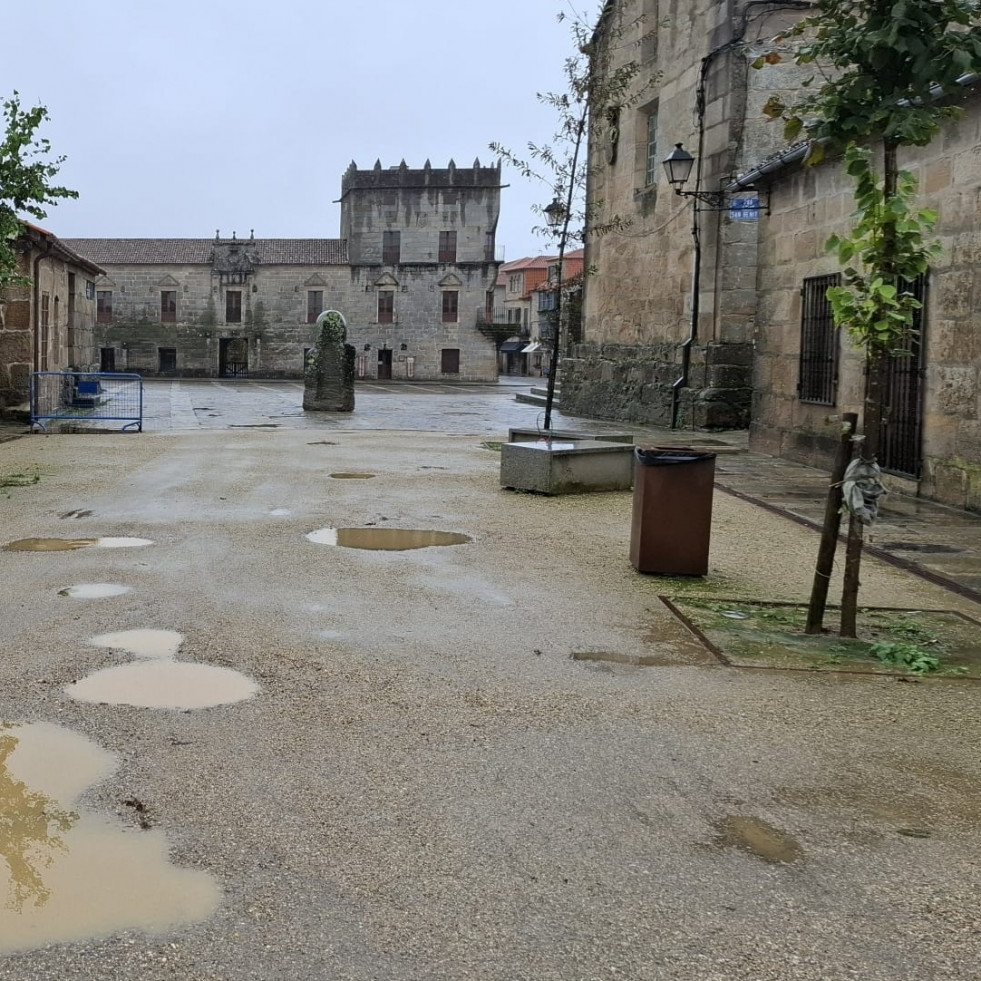 Cambados renuncia a cambiar el suelo de la alameda de Fefiñáns tras el mal resultado en otra zona