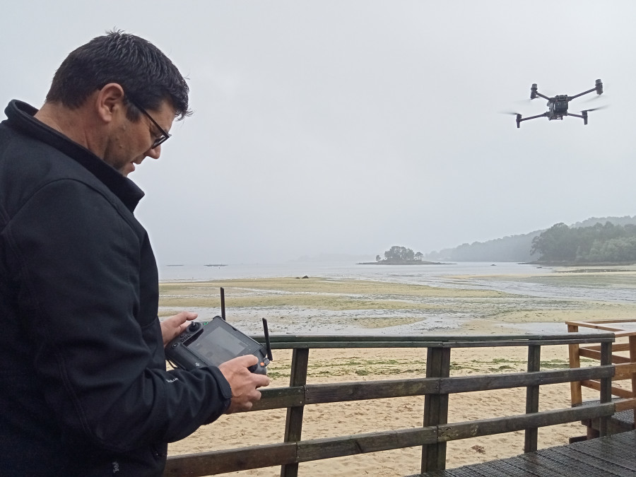 Suman drones y perros para la búsqueda del desaparecido en Boiro, pero no dan resultados