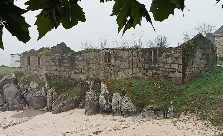 Ribeira promueve la creación de un Museo de la Salazón en antiguas fábricas en O Touro