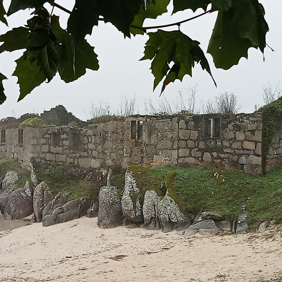 Ribeira promueve la creación de un Museo de la Salazón en antiguas fábricas en O Touro