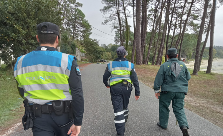 Desbrozan una zona de monte próxima a donde estaba aparcado el coche del septuagenario desaparecido de Boiro