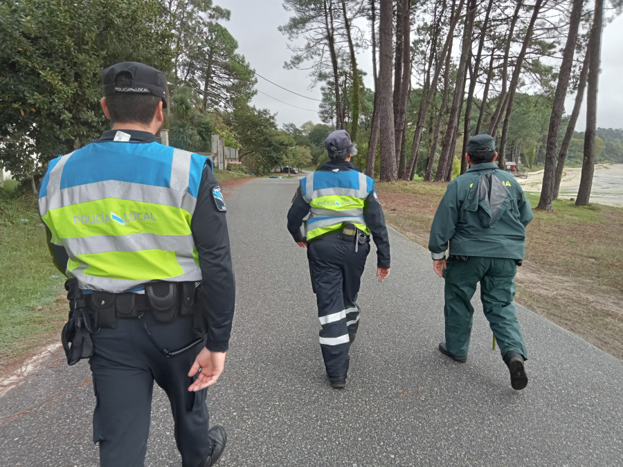 Desbrozan una zona de monte próxima a donde estaba aparcado el coche del septuagenario desaparecido de Boiro