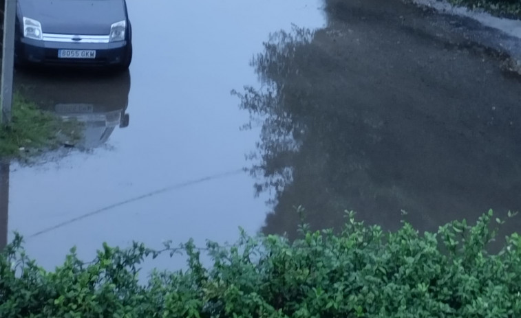 La asociación vecinal reclama la canalización de las pluviales en A Coca para evitar las inundaciones