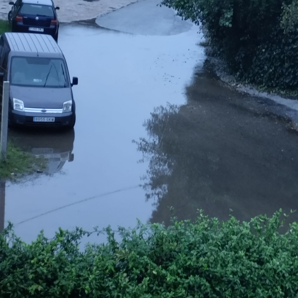 La asociación vecinal reclama la canalización de las pluviales en A Coca para evitar las inundaciones