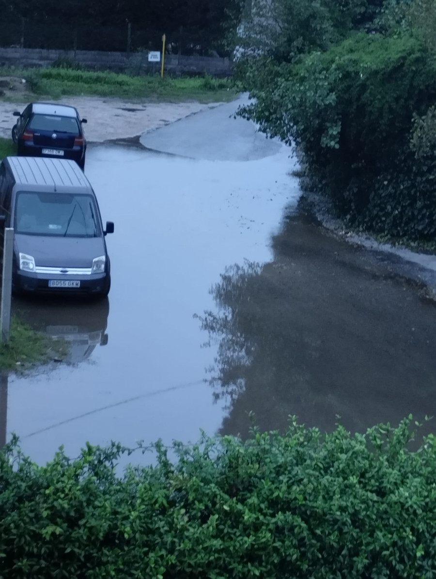 La asociación vecinal reclama la canalización de las pluviales en A Coca para evitar las inundaciones