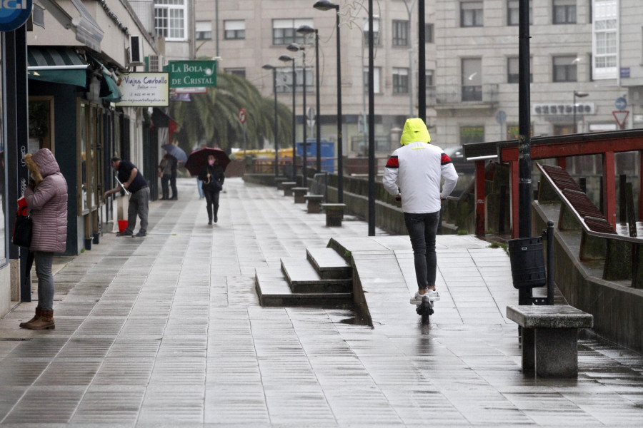 La Policía Local de Ribeira pone en marcha una campaña de control de patinetes eléctricos