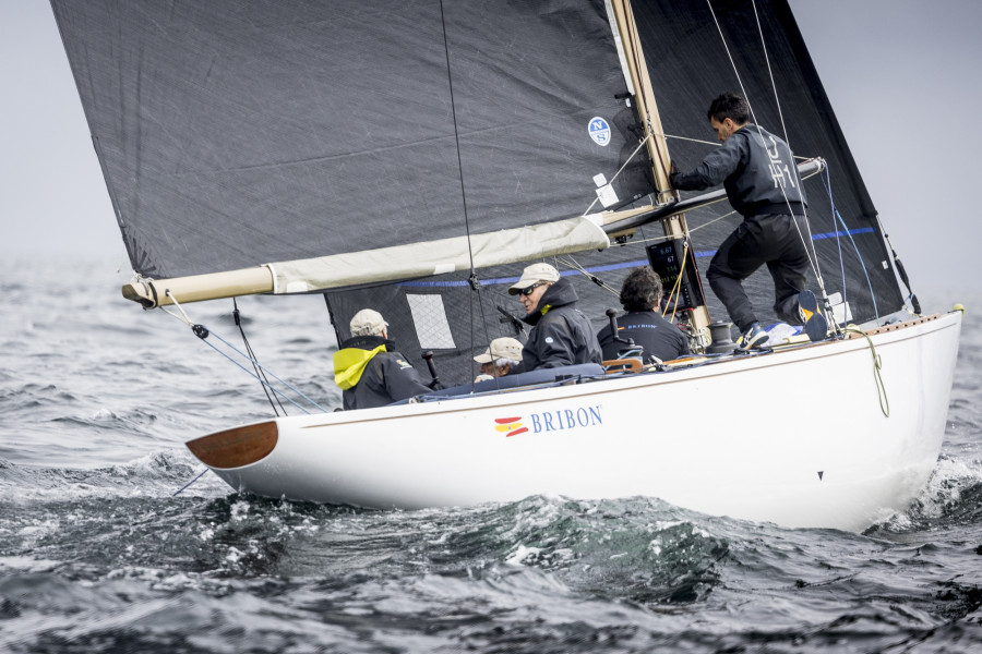 El 'Bribon' del rey Juan Carlos campeón de Europa de 6 Metros en el Trofeo Xacobeo en Sanxenxo