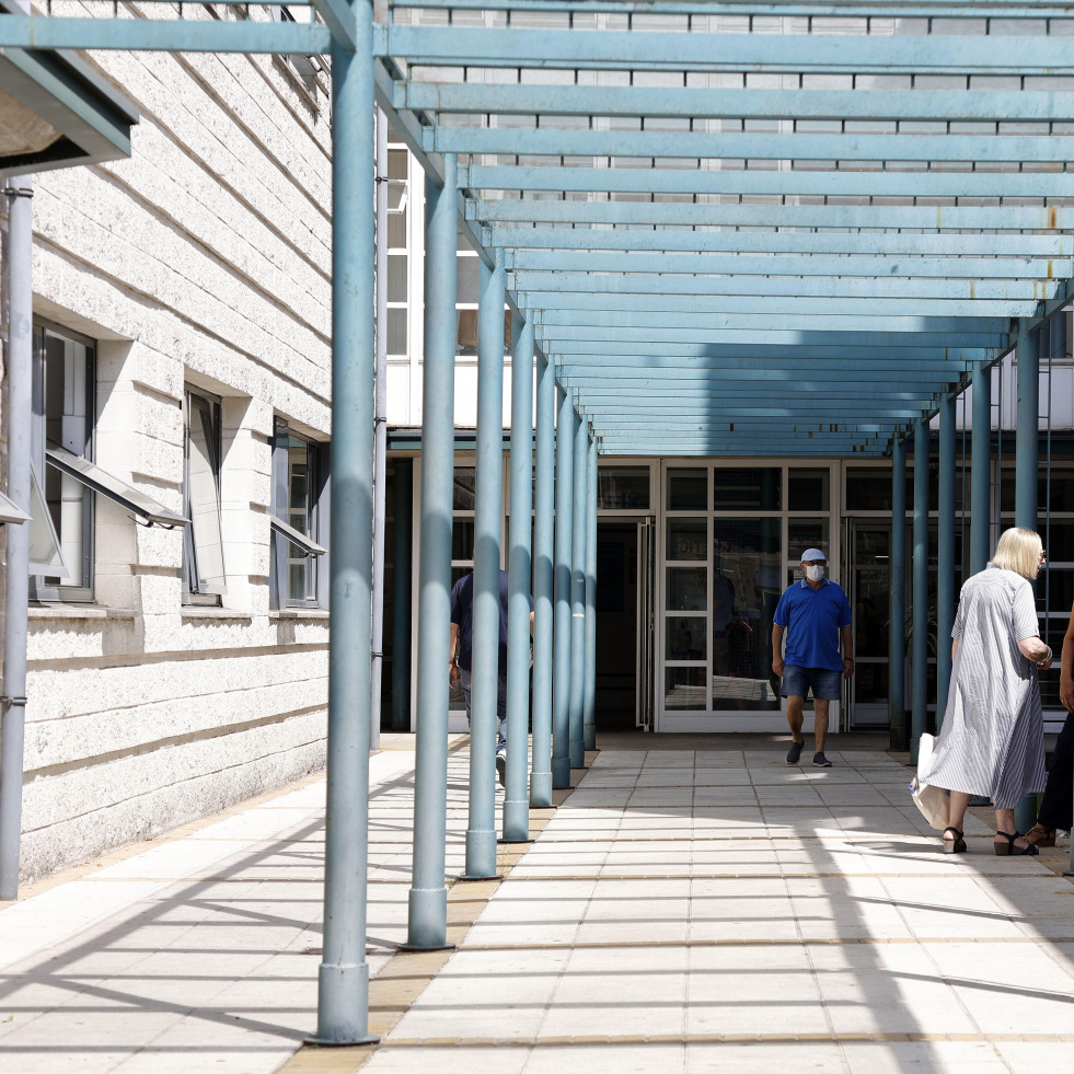 Esperas de hasta 18 días para ir al médico en Vilagarcía, con cinco bajas en el turno de mañana del centro de salud