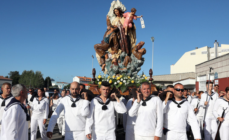 Vilanova celebra la coronación canónica de la imagen del Carmen, comprada hace 70 años por los vecinos