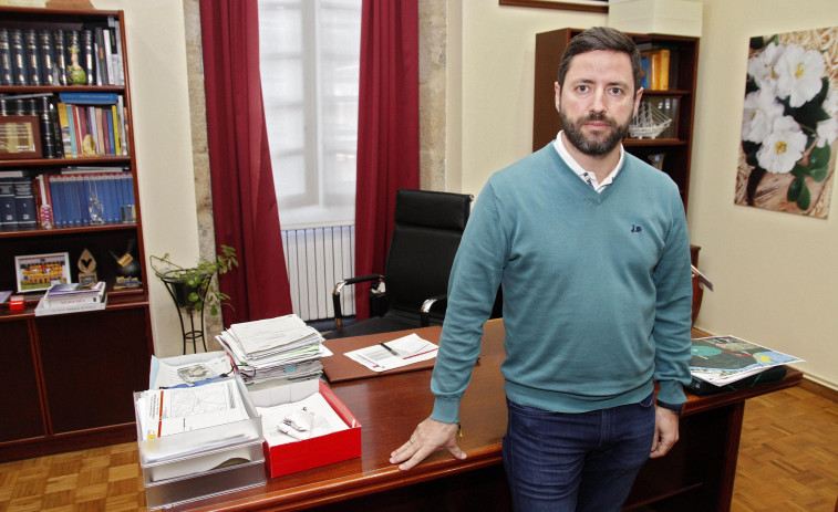 El alcalde carga contra el PP por pedir el cuartel para Vilagarcía: “Cambados non renunciará ao que lle corresponde”