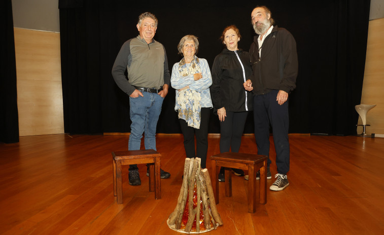 Teatro Anónimo regresa a las tablas de O Salnés con el propósito de cumplir los 40 y más