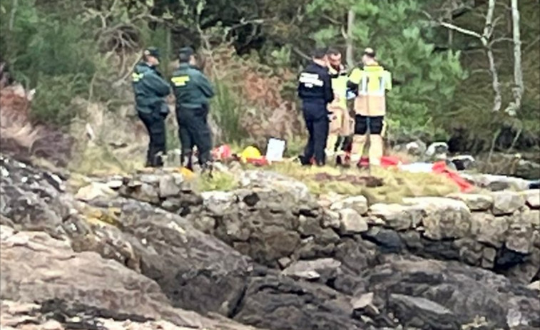 Hallan el cadáver del pescador desaparecido en Mañóns junto unas rocas de la aldea rianxeira de Abuín