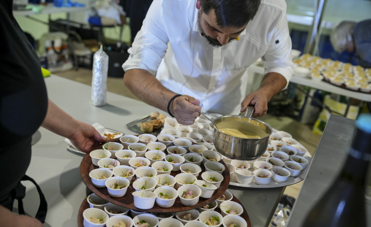 La Festa do Marisco encara sus últimos días con la entrega de las Centolas de Ouro y mucha música