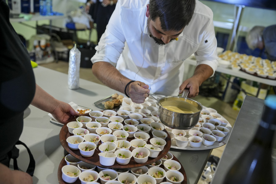 La Festa do Marisco encara sus últimos días con la entrega de las Centolas de Ouro y mucha música