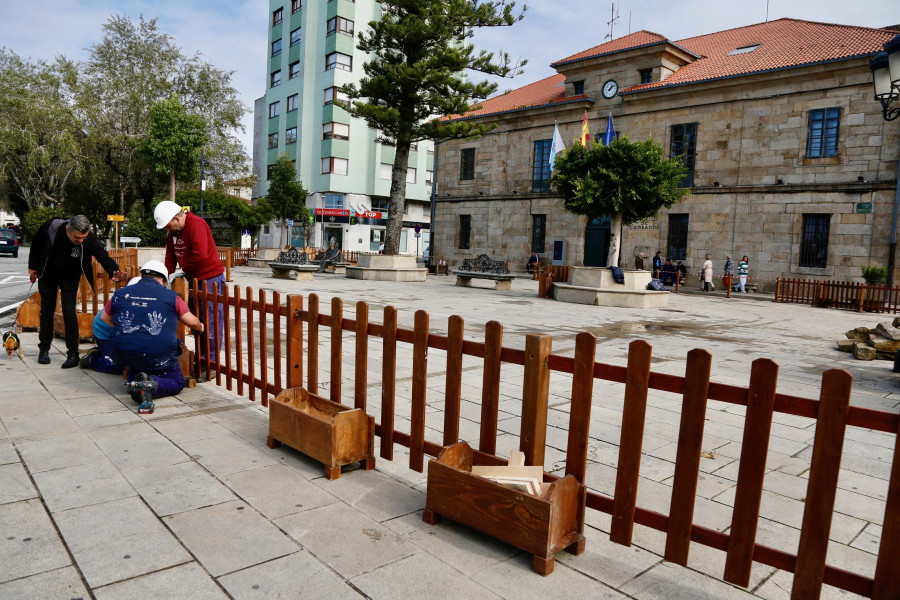 Amigos de Fefiñáns pide freno a eventos nocivos para la histórica plaza y el Concello retira la Aldea de Nadal