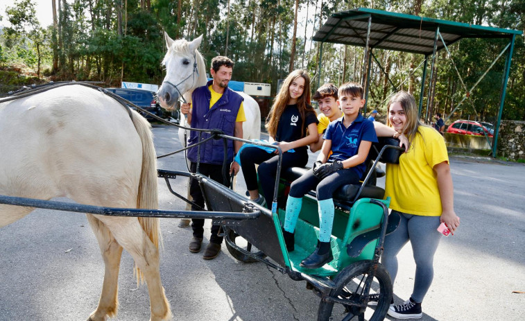 O Mosteiro dio la salida a la VIII Ruta Cabalar de la asociación Cabaleiros de Ruta Rumba