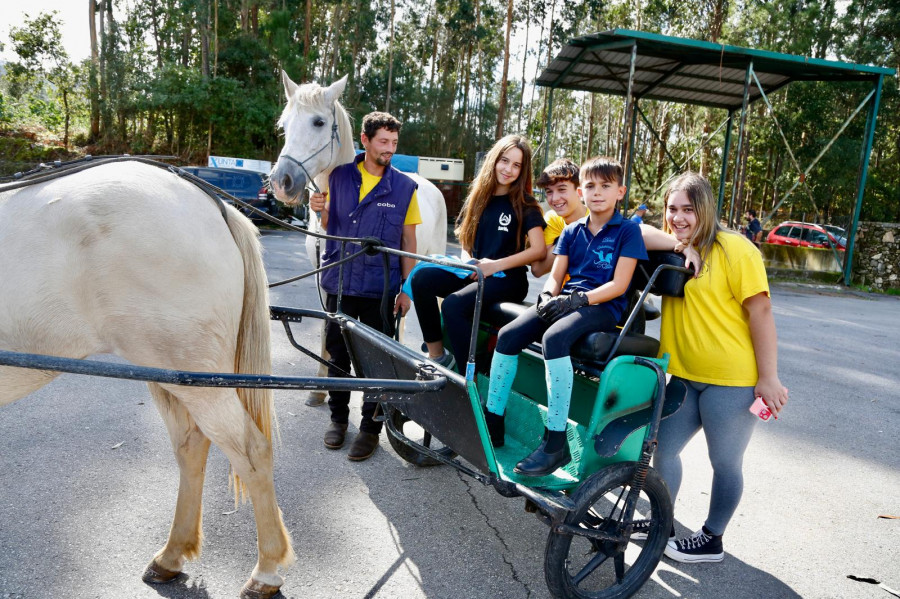 O Mosteiro dio la salida a la VIII Ruta Cabalar de la asociación Cabaleiros de Ruta Rumba